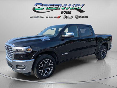 Used 2025 RAM 1500 Laramie AWD/4WD image 4