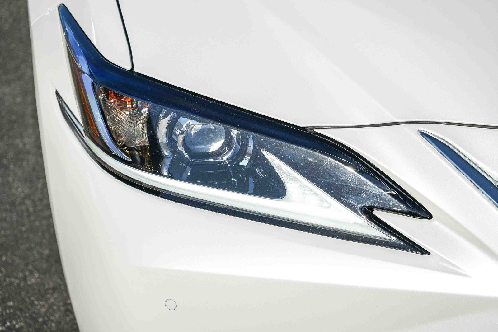 Certified 2025 Lexus ES 300h w/ Premium Package FWD image 8