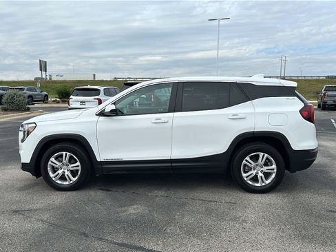 Used 2022 GMC Terrain SLE image 5