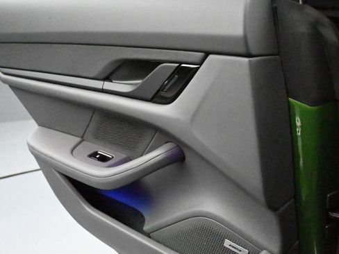 Used 2020 Porsche Taycan 4S image 18