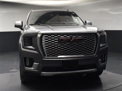 Used 2022 GMC Yukon XL Denali image 4
