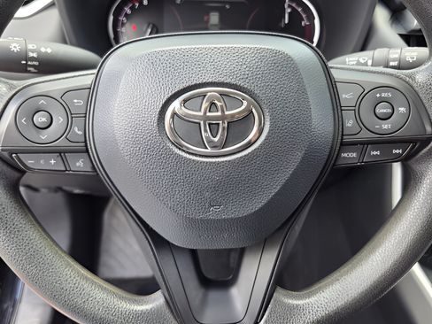 Used 2024 Toyota RAV4 XLE FWD image 27