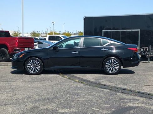 Used 2025 Nissan Altima 2.5 SV FWD image 5
