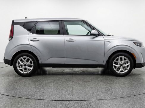 Used 2025 Kia Soul LX w/ LX Technology Package FWD image 11