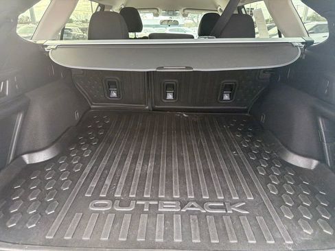 Used 2022 Subaru Outback Premium image 10