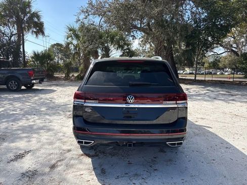 Used 2025 Volkswagen Atlas SEL Premium R-Line image 18