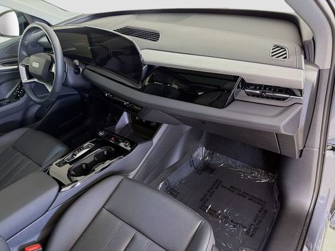 Certified 2025 Audi Q6 e-tron Premium w/ Convenience Package AWD/4WD image 29