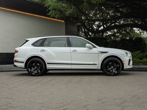 Used 2023 Bentley Bentayga Extended Wheelbase AWD/4WD image 5