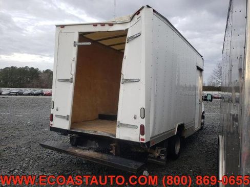 Used 2016 GMC Savana 3500 Extended image 2