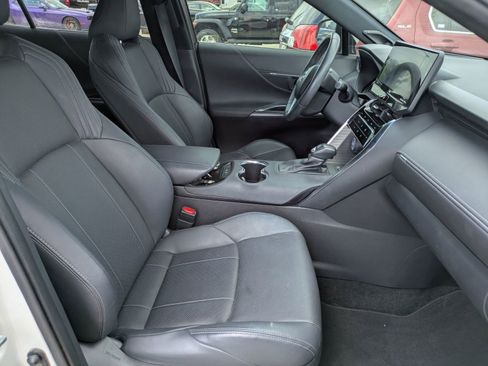 Used 2021 Toyota Venza Limited image 26