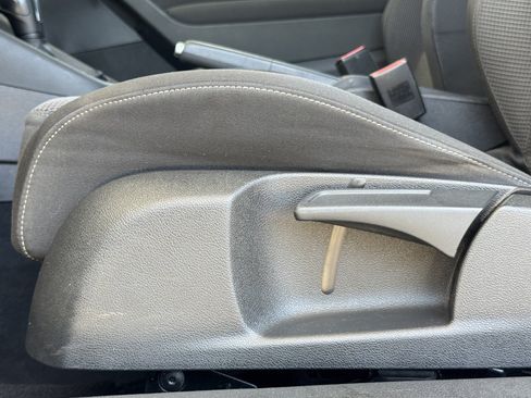 Used 2012 Volkswagen Golf 2-Door FWD image 14