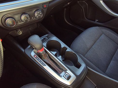 Used 2024 Chevrolet Trax RS image 19