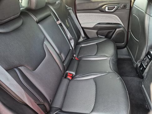 Used 2025 Jeep Compass Latitude w/ Sun & Sound Group AWD/4WD image 29
