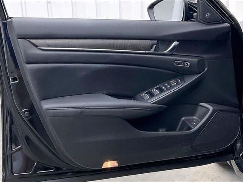 Used 2019 Honda Accord Touring image 21
