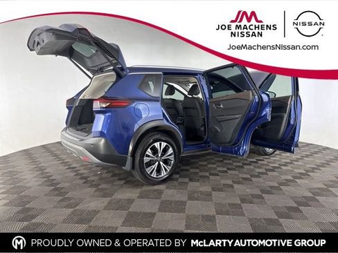 Certified 2021 Nissan Rogue SV w/ Premium Package image 14