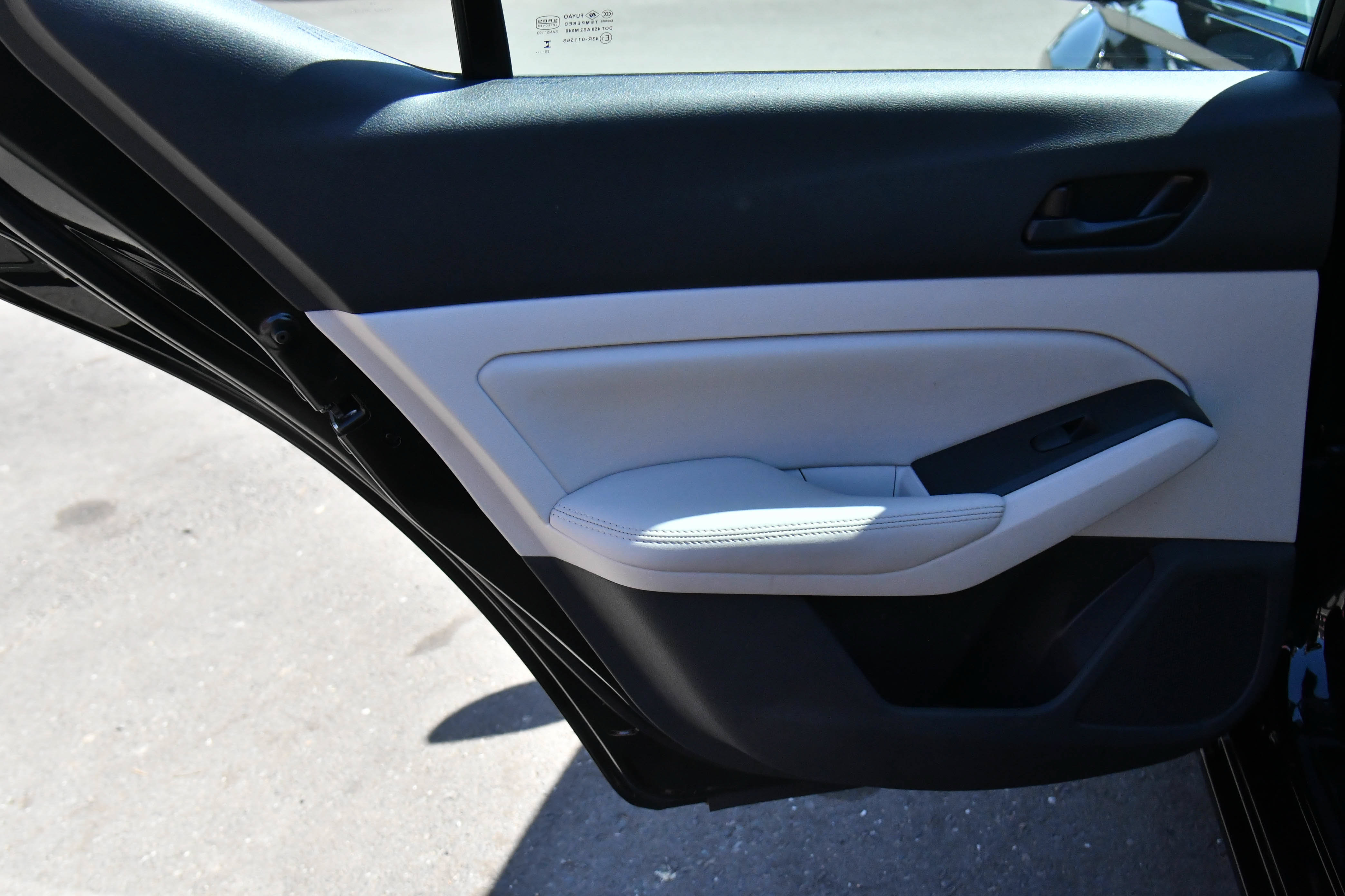 Used 2025 Nissan Altima 2.5 SV FWD image 32