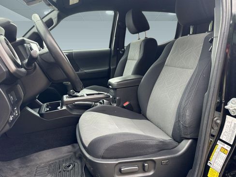 Used 2022 Toyota Tacoma TRD Off-Road image 6