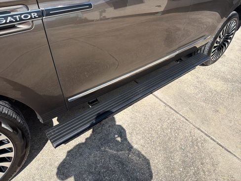 Used 2020 Lincoln Navigator Black Label w/ Cargo Convenience Package AWD/4WD image 15