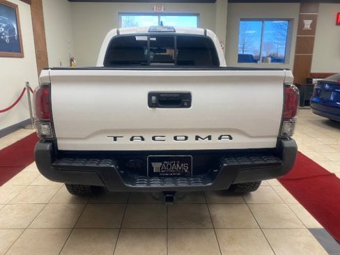 Used 2016 Toyota Tacoma TRD Off-Road w/ Towing Package image 4