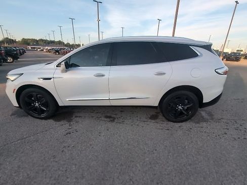 Used 2023 Buick Enclave Essence w/ Sport Touring Edition FWD image 10