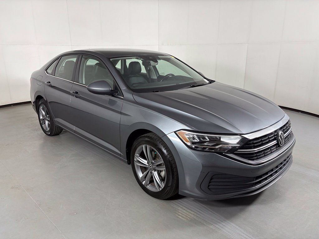 Used 2024 Volkswagen Jetta SE FWD image 2