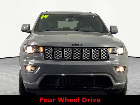 Used 2019 Jeep Grand Cherokee Altitude AWD/4WD image 2