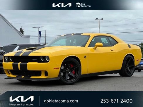 Used 2017 Dodge Challenger SRT Hellcat RWD image 1