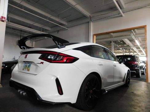 Used 2024 Honda Civic Type R image 2