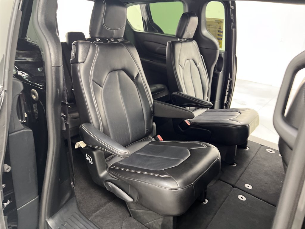 Used 2025 Chrysler Pacifica Select FWD image 29