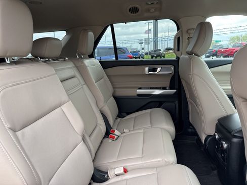 Used 2022 Ford Explorer Limited w/ Equipment Group 301A image 8