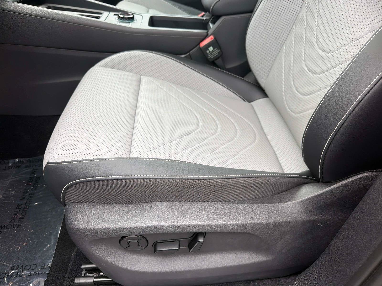 Certified 2026 Volkswagen Tiguan SE R-Line FWD image 18