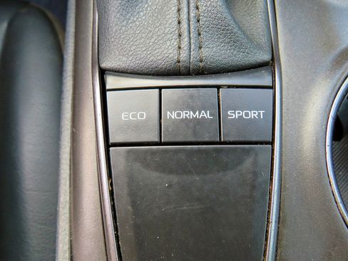 Used 2023 Toyota Camry SE image 26