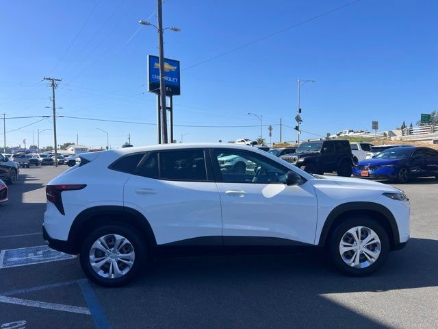 Used 2024 Chevrolet Trax LS FWD image 5