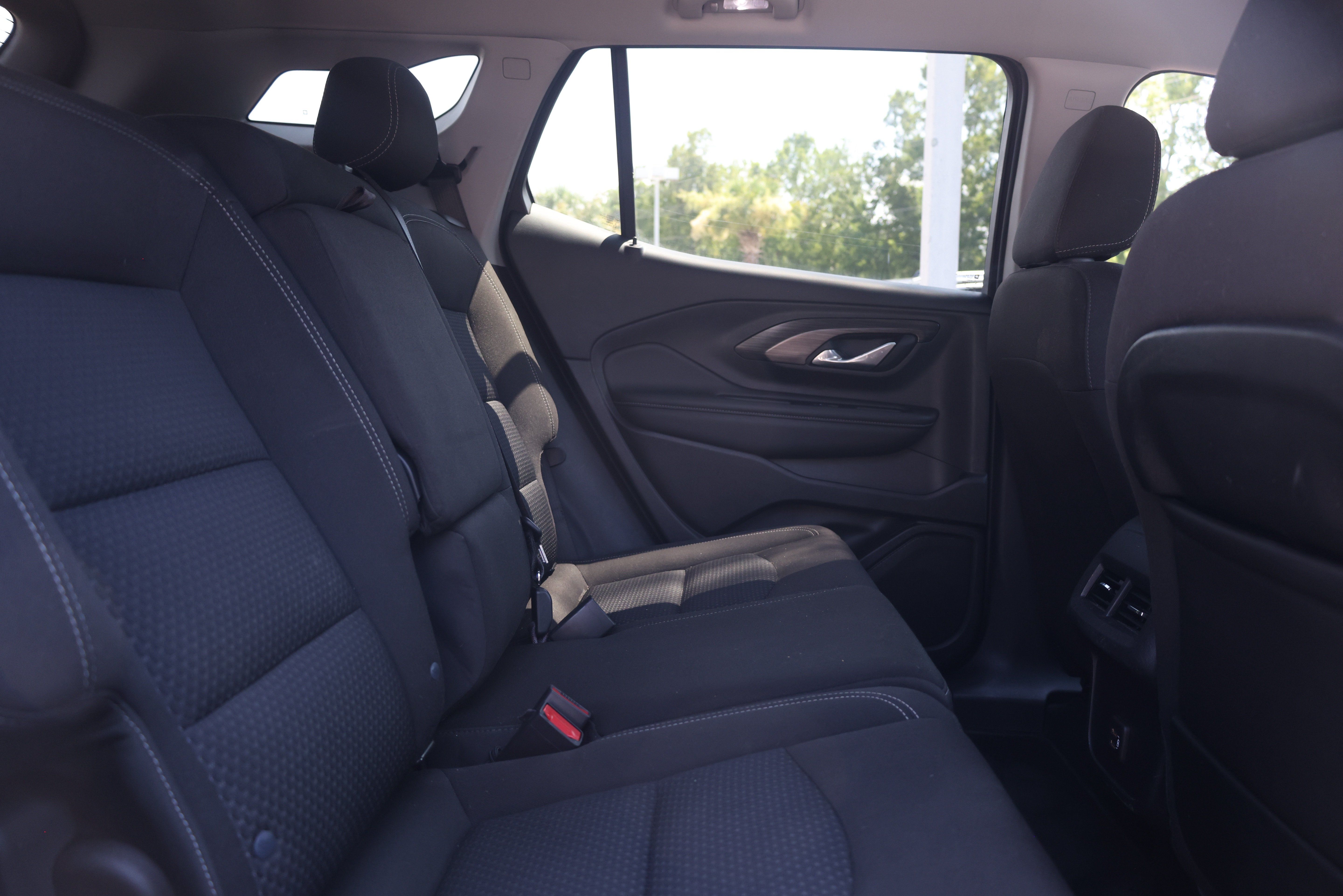 Used 2024 GMC Terrain SLE AWD/4WD image 9