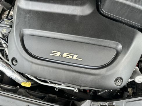 Used 2019 Chrysler Pacifica Touring-L Plus w/ Tire & Wheel Group image 26