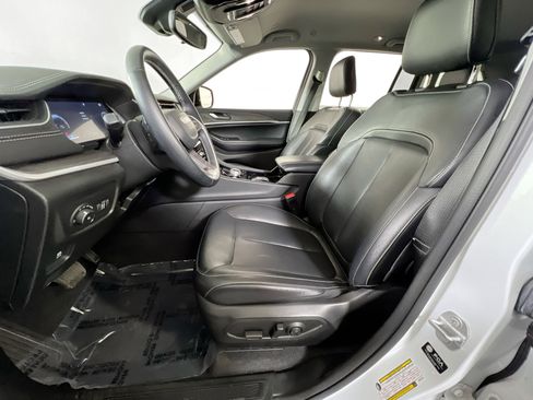 Used 2022 Jeep Grand Cherokee Limited image 20