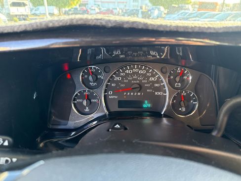 Used 2023 Chevrolet Express 2500 image 19