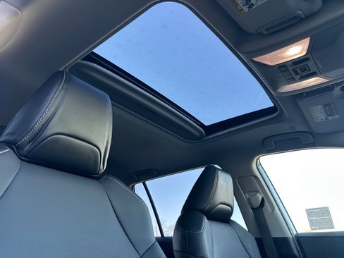 Used 2023 Toyota RAV4 XLE Premium image 17