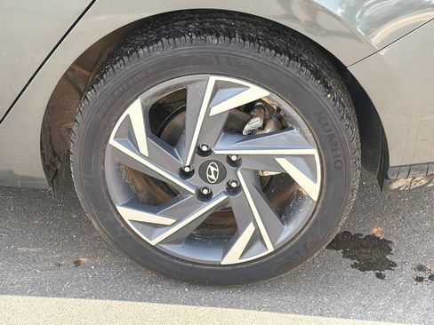 Certified 2025 Hyundai Elantra Sport FWD image 19