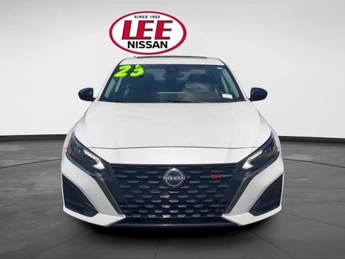 Used 2023 Nissan Altima 2.5 SR w/ SR Premium Package FWD image 8