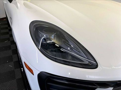 Certified 2024 Porsche Macan AWD/4WD image 12