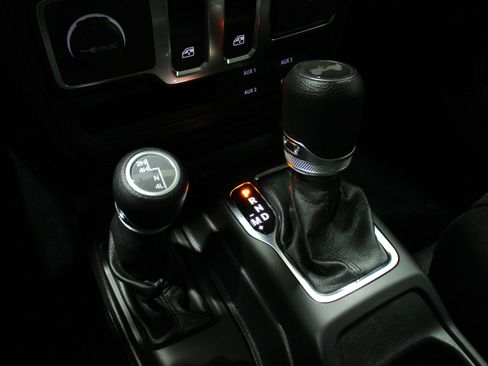 Used 2021 Jeep Wrangler Willys image 23