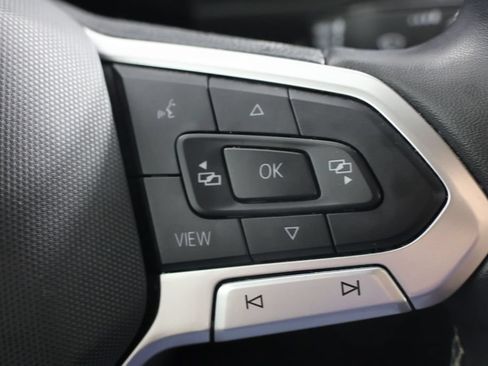 Used 2024 Volkswagen Tiguan SE AWD/4WD image 12