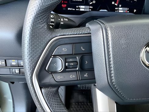 Used 2025 Toyota Tundra Limited AWD/4WD image 10