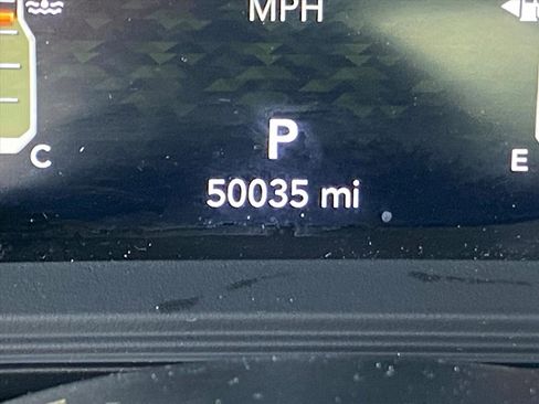 Used 2024 Jeep Wrangler Sahara image 12