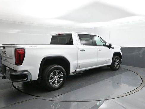 Used 2024 GMC Sierra 1500 SLT image 11