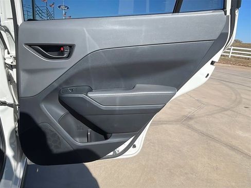 Used 2024 Subaru Crosstrek 2.0i Premium w/ Crosstrek Mirror Package image 13