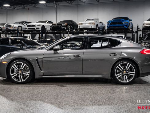 Used 2016 Porsche Panamera 4 Edition image 2