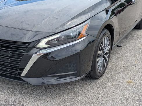 Used 2025 Nissan Altima 2.5 SV AWD/4WD image 9