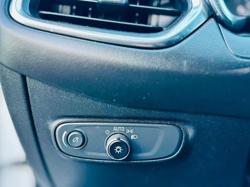 Used 2019 Chevrolet Equinox LT FWD image 8